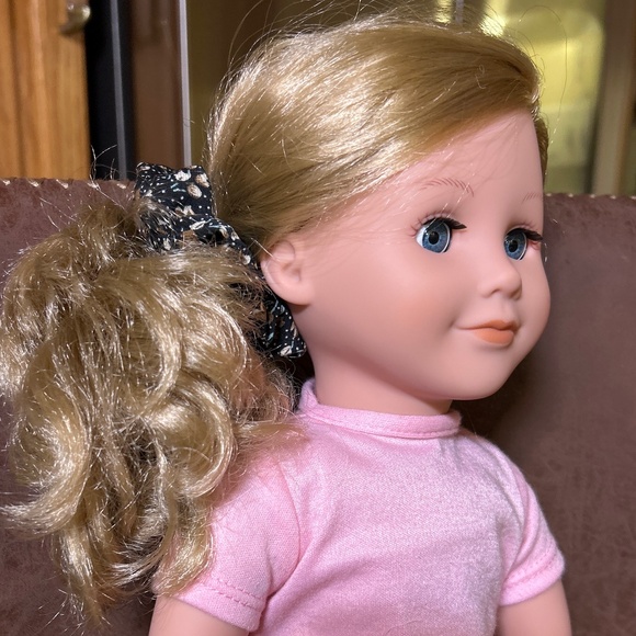 Zoey -18” doll Modern Girl - Picture 3 of 8